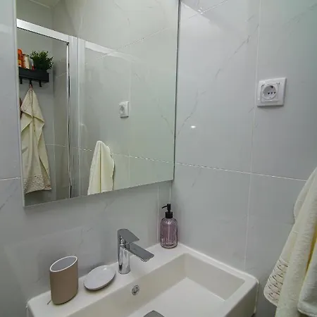 Narcis 17 - Novonamesteni Sa Prelepim Pogledom Na Tornik *