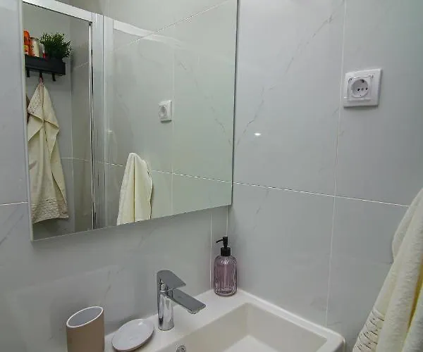 Narcis 17 - Novonamesteni Sa Prelepim Pogledom Na Tornik *